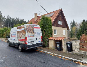 Zateplení stropu staršího rodinného domu pomocí foukané izolace